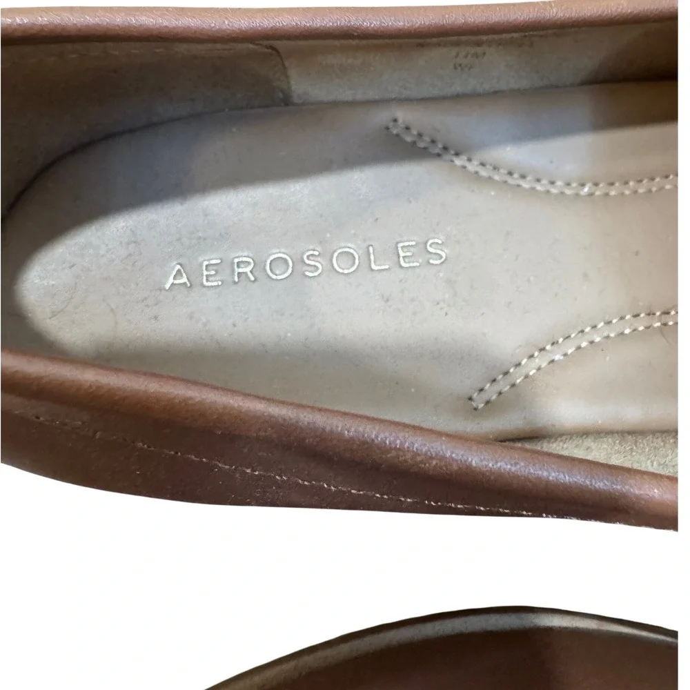 Aerosoles Womens Tan Leather Loafers Almond Toe Slip On Low Stacked Heel Size 11